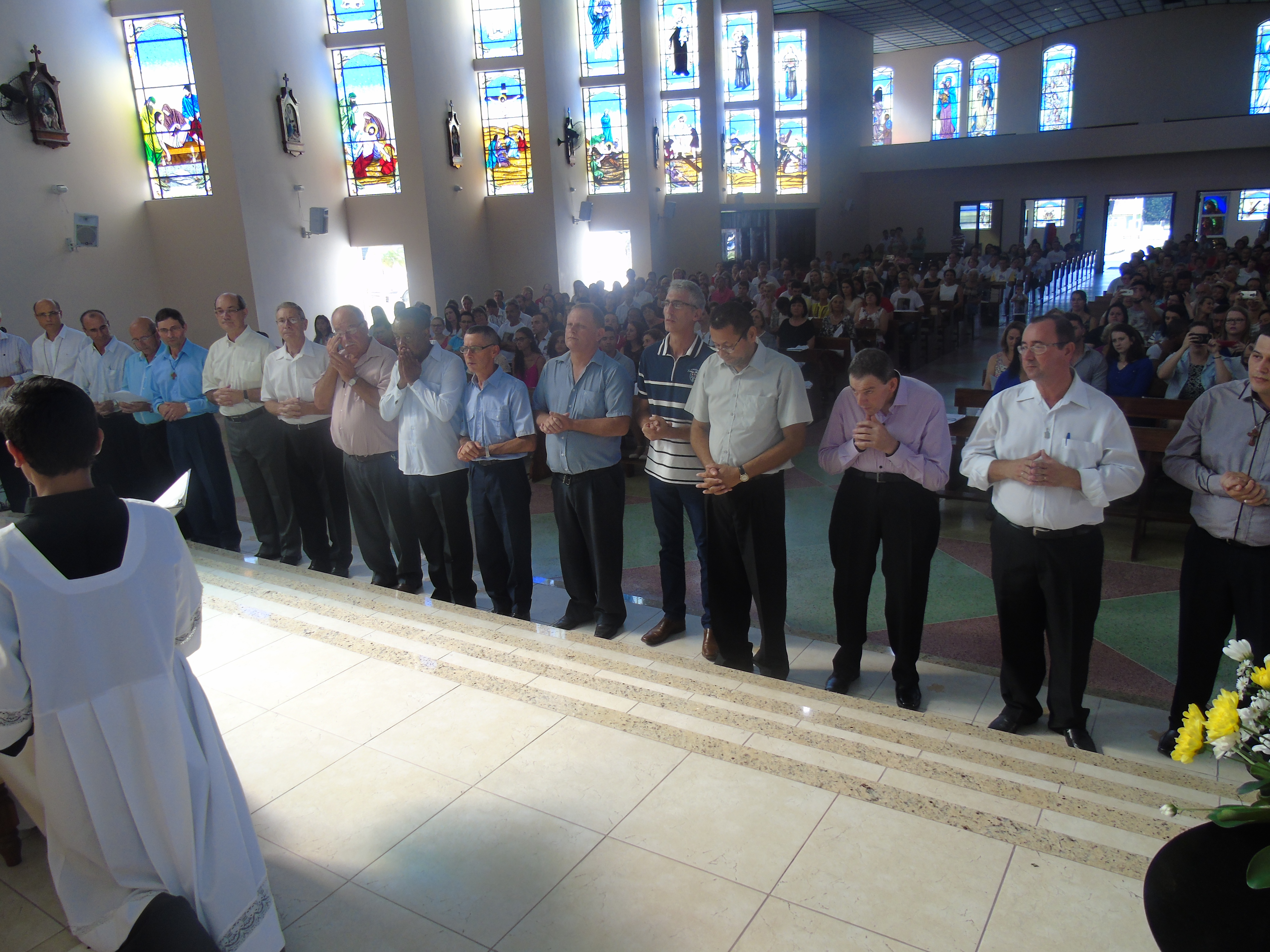 Dom Rafael conferiu aos 22 candidatos da terceira turma ao Diaconato Permanente da Diocese de Blumenau as Ordens Menores