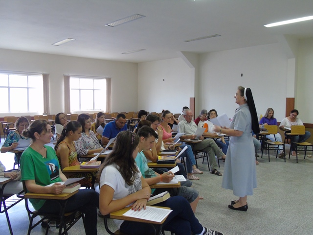 Formação paroquial da Catequese com Ir. Carmelita 